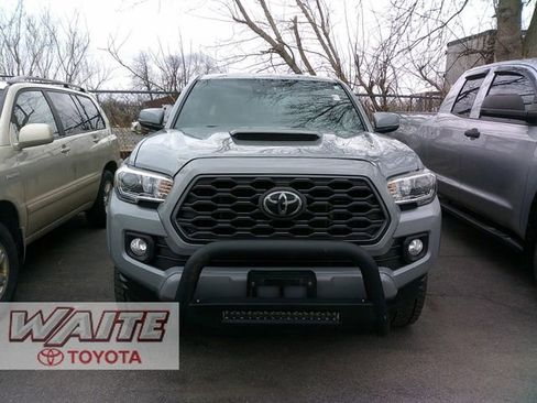 Used 2021 Toyota Tacoma TRD Sport w/ TRD Premium Sport Package image 5