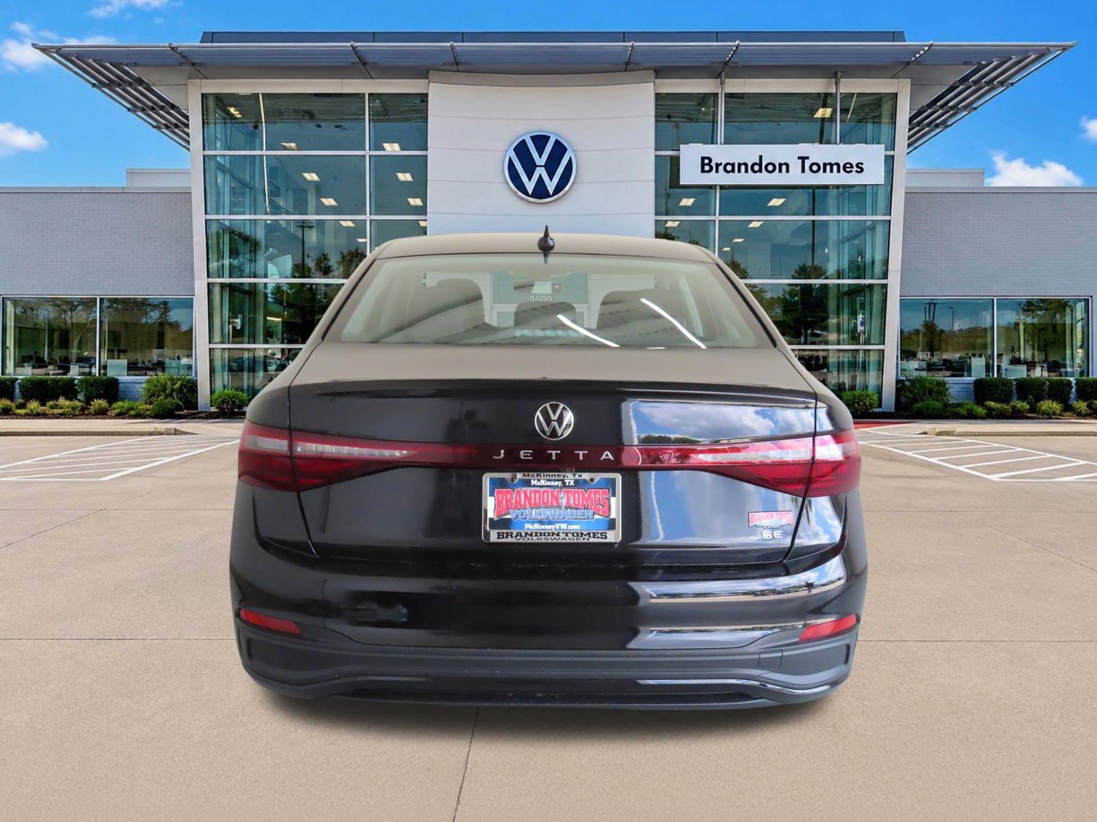 Used 2026 Volkswagen Jetta SE FWD image 4