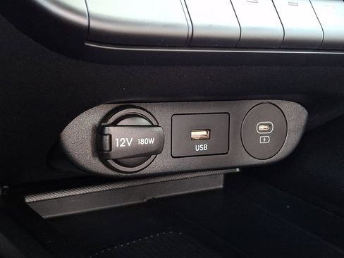 Certified 2025 Hyundai Elantra Sport image 23