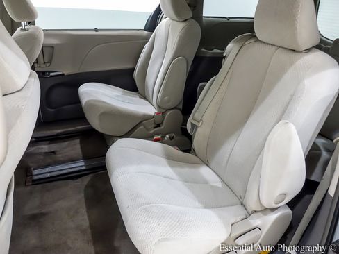 Used 2011 Toyota Sienna LE image 14