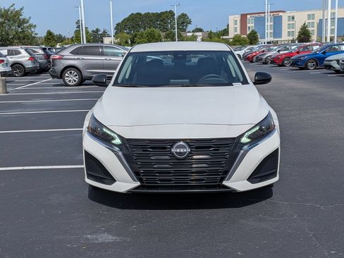 Used 2024 Nissan Altima 2.5 SV FWD image 8