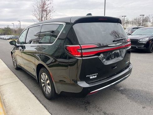 Used 2023 Chrysler Pacifica Touring-L FWD image 6