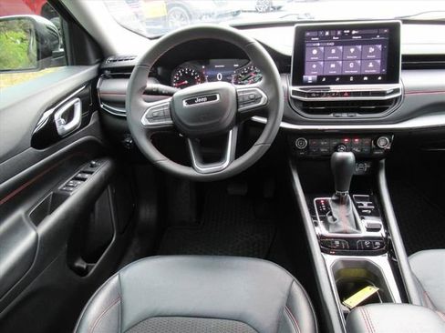 Used 2022 Jeep Compass Trailhawk image 12