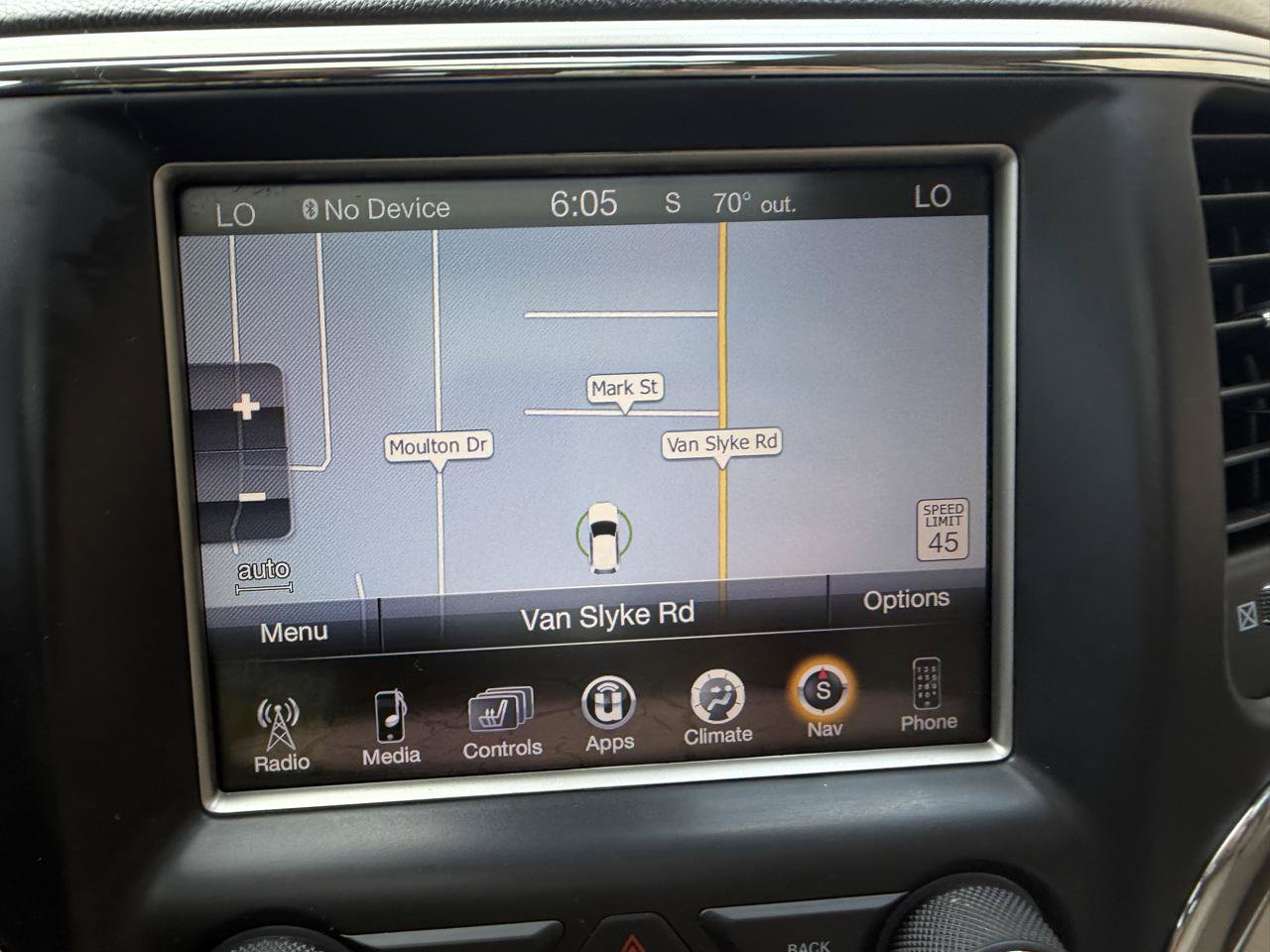 Used 2015 Jeep Grand Cherokee Overland w/ Advanced Technology Group AWD/4WD image 22