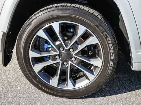 Used 2022 Jeep Grand Cherokee Overland image 16