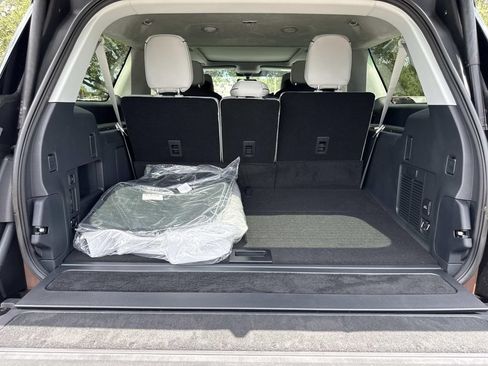 New 2026 Lincoln Navigator L Black Label AWD/4WD image 11
