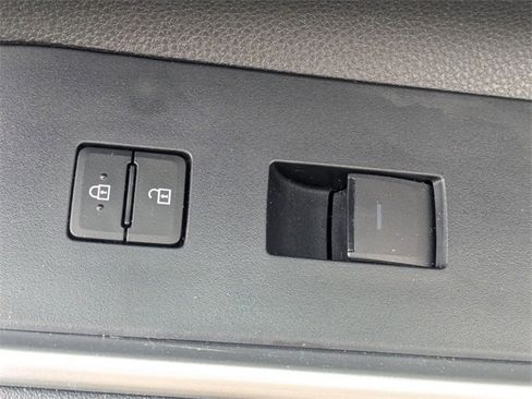 Certified 2024 Toyota Highlander LE image 33