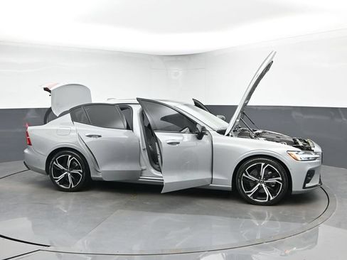 Used 2025 Volvo S60 B5 Plus FWD image 47
