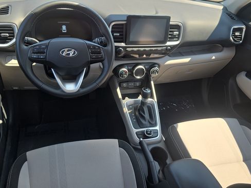 Certified 2024 Hyundai Venue SEL FWD image 18