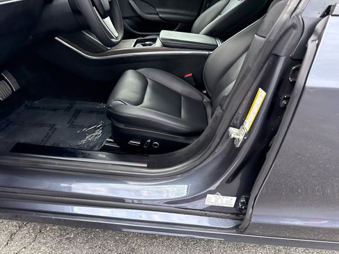 Used 2022 Tesla Model S Standard Range image 18