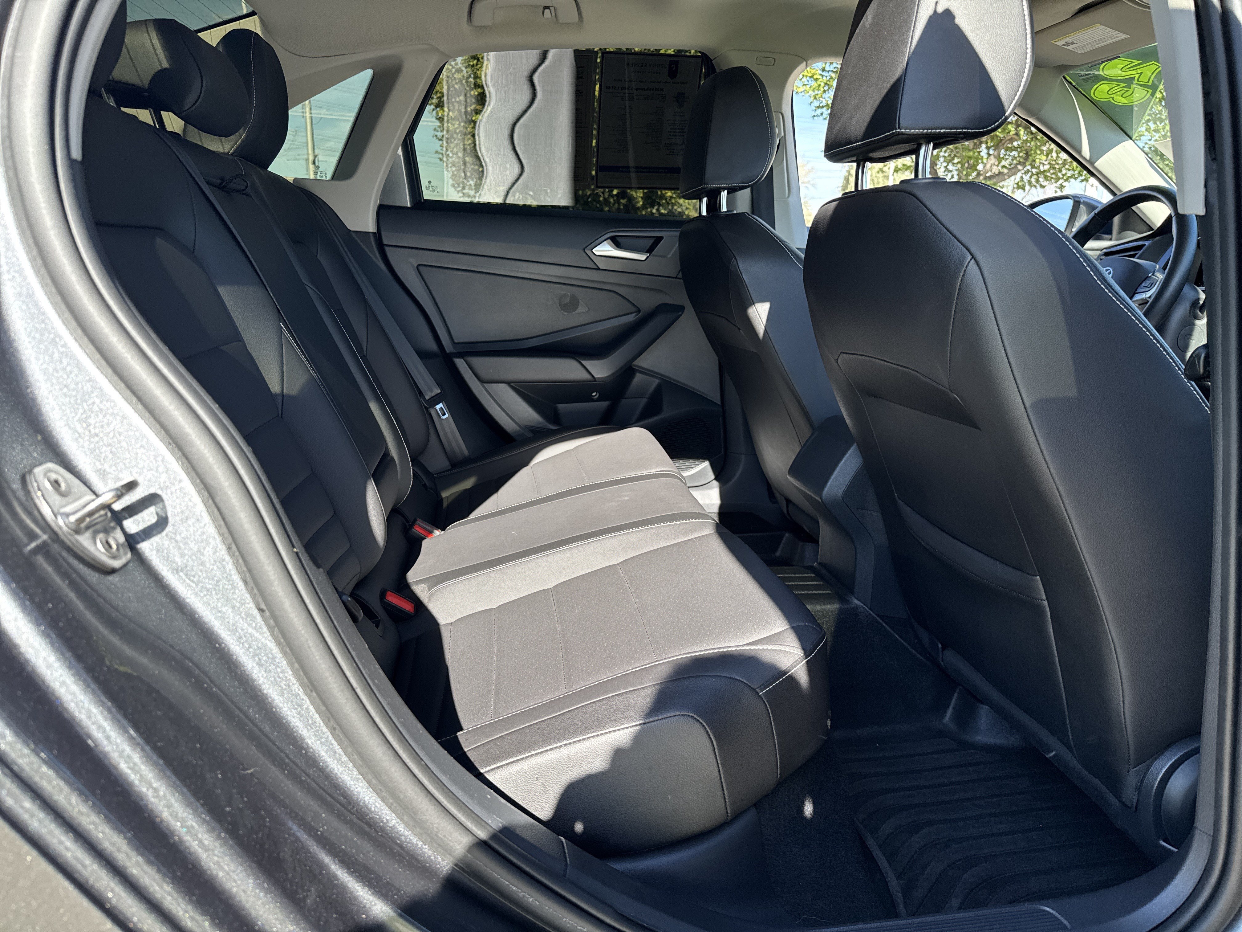 Used 2023 Volkswagen Jetta SE FWD image 25