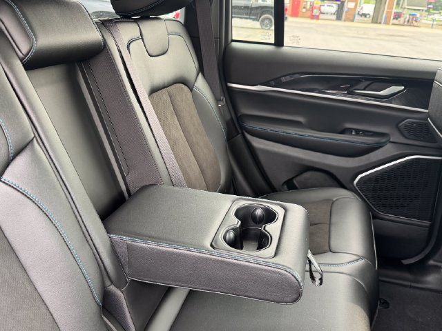 Used 2023 Jeep Grand Cherokee Trailhawk w/ Advanced Protech Group II AWD/4WD image 13