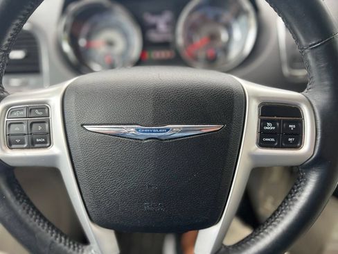 Used 2014 Chrysler Town & Country Touring-L w/ Driver Convenience Group FWD image 12