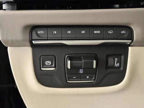 Used 2025 Cadillac Escalade Sport Platinum w/ LPO, ONYX Package image 33