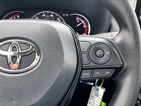Used 2025 Toyota RAV4 LE AWD/4WD image 28