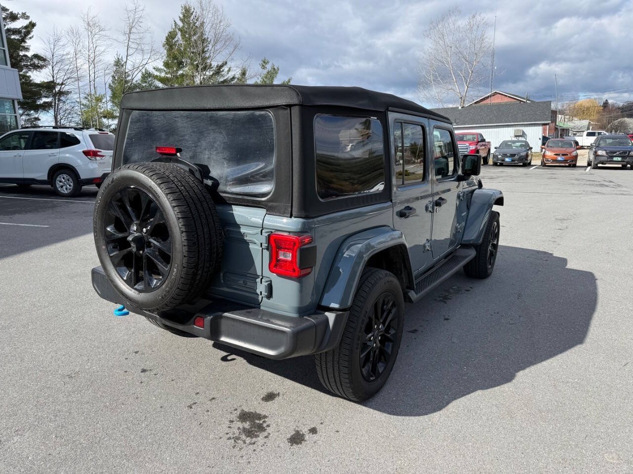 Used 2024 Jeep Wrangler Unlimited Sahara AWD/4WD image 4