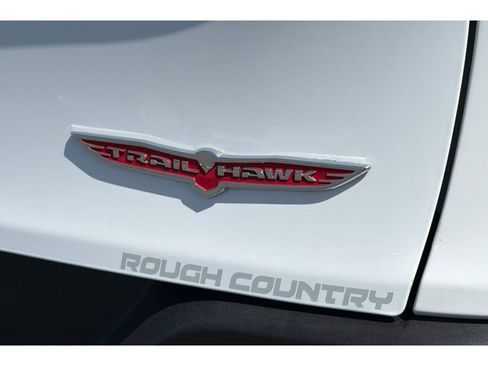 Used 2014 Jeep Cherokee Trailhawk w/ Comfort/Convenience Group AWD/4WD image 34
