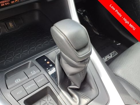 Used 2020 Toyota RAV4 LE FWD image 23
