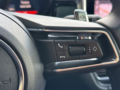 Used 2025 Porsche Macan image 28