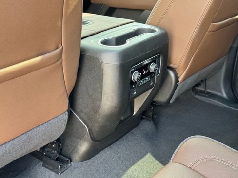 Used 2024 Chevrolet Suburban High Country image 37