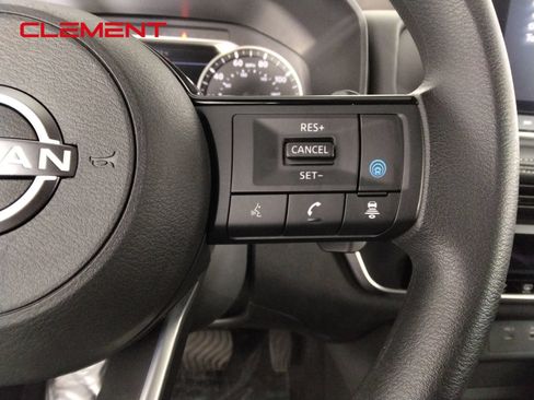 Used 2023 Nissan Rogue SV AWD/4WD image 14