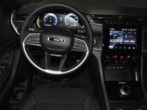 New 2025 Jeep Grand Cherokee L Altitude image 13