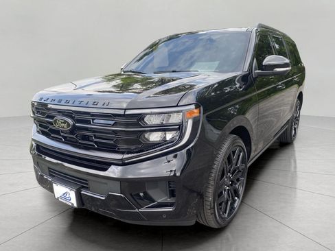 Used 2026 Ford Expedition Platinum w/ Stealth Performance Package AWD/4WD image 8