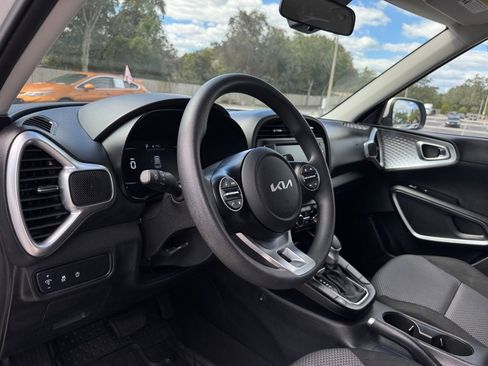 Used 2023 Kia Soul LX image 32