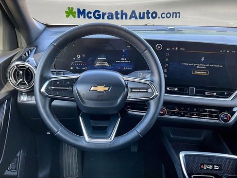 Used 2025 Chevrolet Equinox LT w/ Convenience Package II image 9