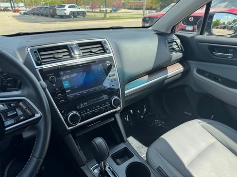 Used 2019 Subaru Outback 3.6R Limited AWD/4WD image 2