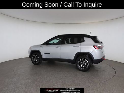 Used 2025 Jeep Compass Trailhawk AWD/4WD image 12