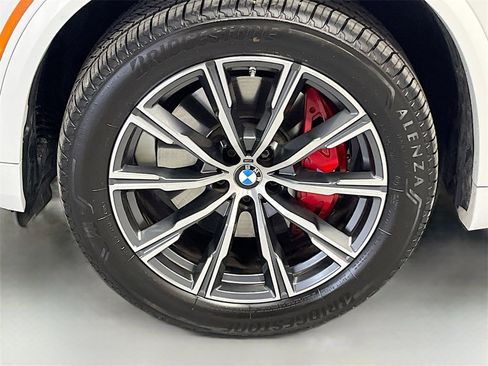 Used 2022 BMW X5 xDrive40i w/ M Sport Package image 32