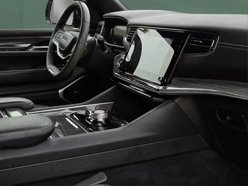 Certified 2022 Jeep Wagoneer Series II AWD/4WD image 36