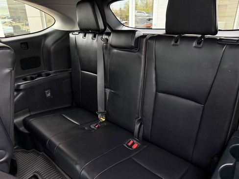 Used 2023 Toyota Highlander XLE AWD/4WD image 14