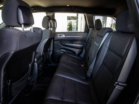 Used 2020 Jeep Grand Cherokee Laredo w/ Security & Convenience Group image 24