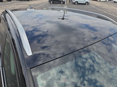 Certified 2023 Volkswagen Taos SE FWD image 14