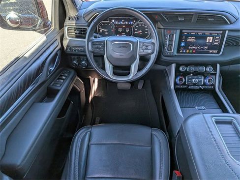 Used 2021 GMC Yukon Denali w/ Denali Premium Package image 18