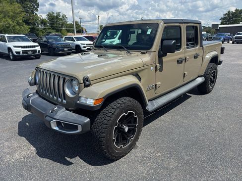 Used 2020 Jeep Gladiator Overland w/ Popular Equipment Package AWD/4WD image 4