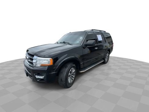 Used 2017 Ford Expedition XLT w/ Equipment Group 202A AWD/4WD image 4