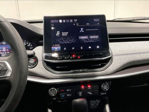 Used 2023 Jeep Compass Sport image 8