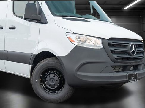 Used 2024 Mercedes-Benz Sprinter 2500 image 13