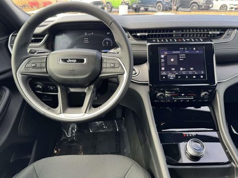 Used 2024 Jeep Grand Cherokee Laredo w/ Trailer Tow Package image 16