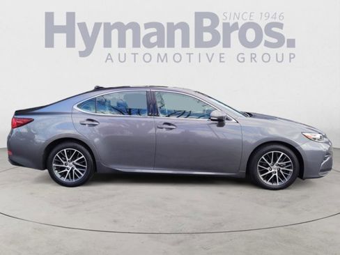 Used 2017 Lexus ES 350 w/ Luxury Package image 2
