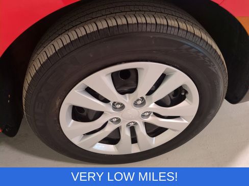 Certified 2024 Kia Soul LX FWD image 2