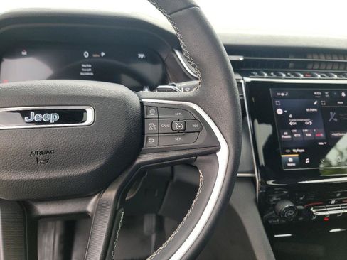 Used 2023 Jeep Grand Cherokee L Laredo AWD/4WD image 18