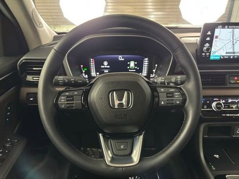 Used 2025 Honda Pilot Elite image 18