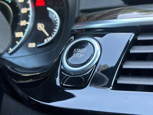 Used 2019 BMW 530e RWD image 34