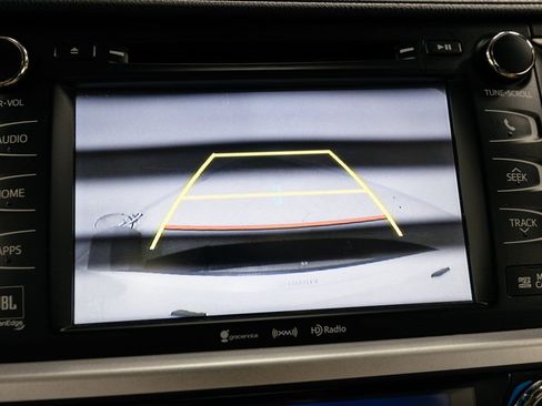 Used 2018 Toyota Highlander Limited image 18