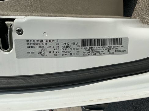 Used 2015 Chrysler Town & Country Touring FWD image 30