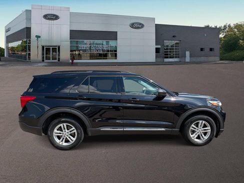 Used 2023 Ford Explorer XLT AWD/4WD image 10
